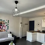 Spacieux, Climatisé, Quartier Calme, Proche Château, Le Cocon De Joy